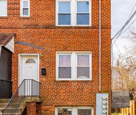 4411 foote st ne, washington, dc  The license issue date is October 9, 2014